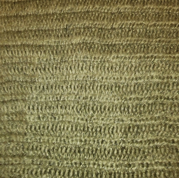 *Beautiful Women's Olive Green Infinity Scarf* - Picture 2 of 3